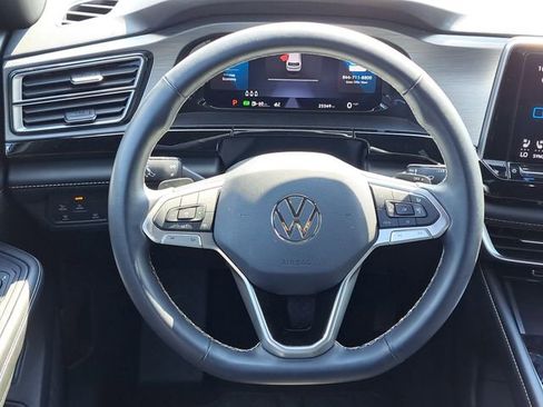 Used 2024 Volkswagen Atlas Cross Sport SE image 25