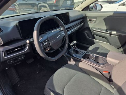Used 2025 Kia K4 LXS image 8