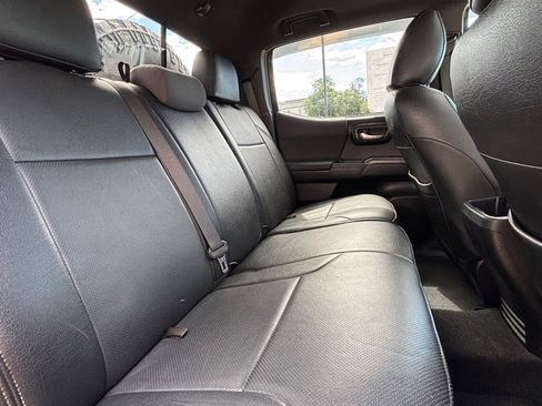 Used 2017 Toyota Tacoma TRD Off-Road w/ Premium & Technology Package image 13