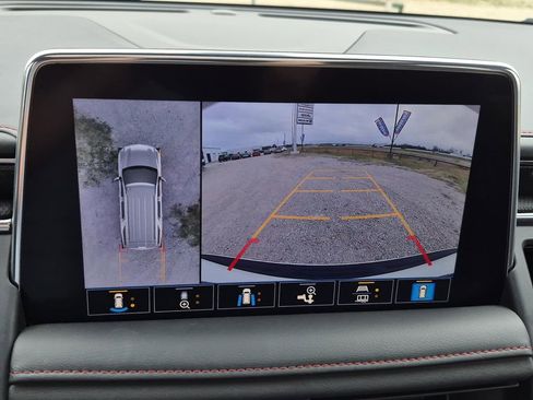 Used 2021 Chevrolet Tahoe RST w/ Luxury Package image 36