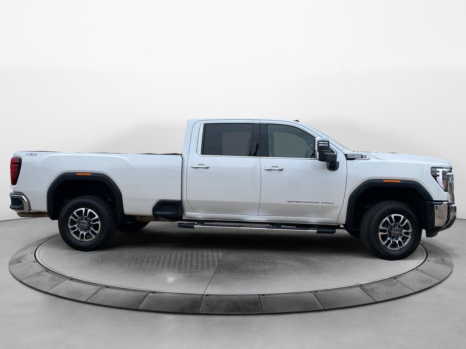 Used 2024 GMC Sierra 2500 SLT w/ SLT Premium Package AWD/4WD image 4