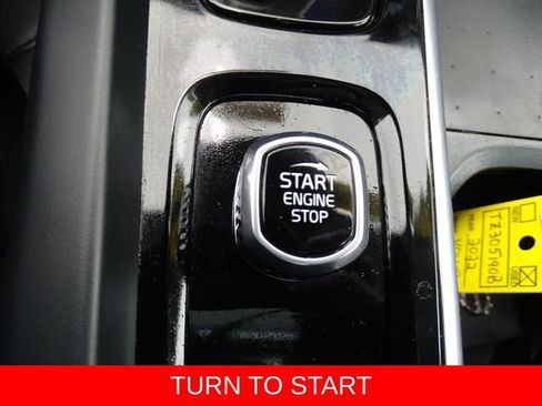 Used 2022 Volvo S60 B5 Inscription image 9