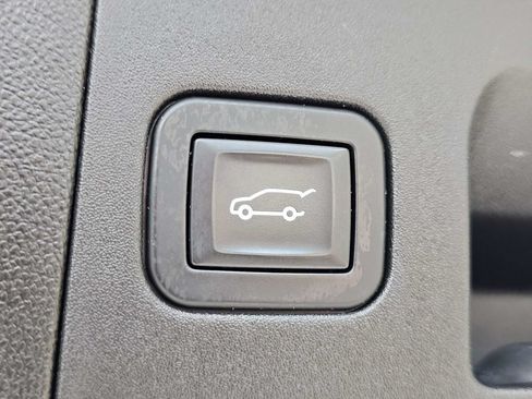 Used 2019 Cadillac XT5 Premium Luxury FWD image 16