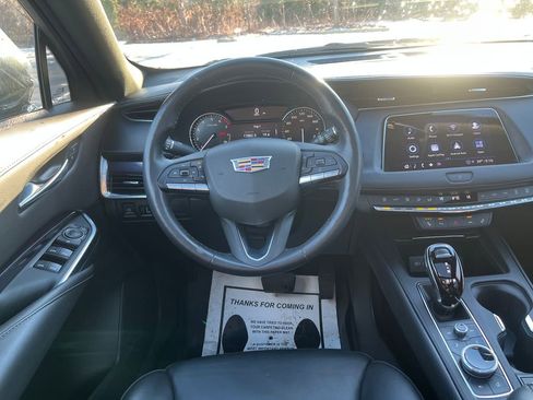 Used 2023 Cadillac XT4 Luxury w/ Cold Weather Package image 21