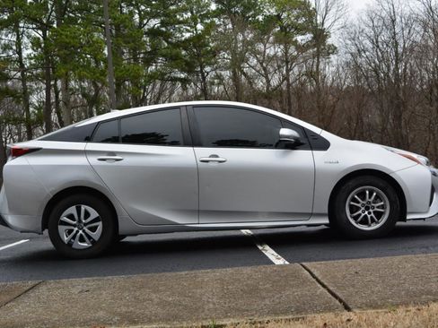 Used 2017 Toyota Prius Three w/ Carpet Mat Package image 4