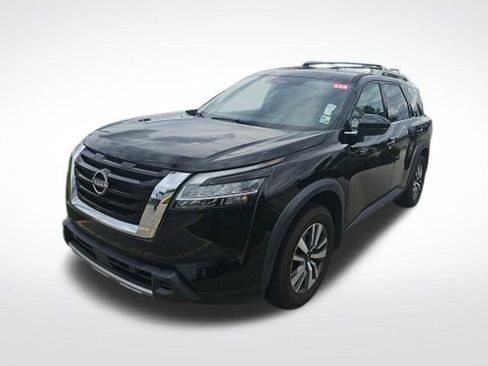 Used 2023 Nissan Pathfinder SL FWD image 3