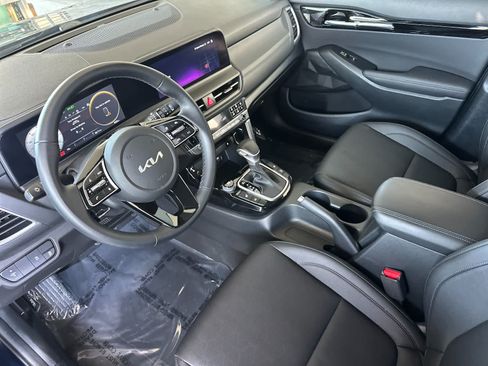 Used 2024 Kia Seltos EX FWD image 11