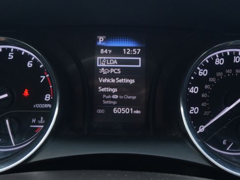 Used 2020 Toyota Camry SE image 17