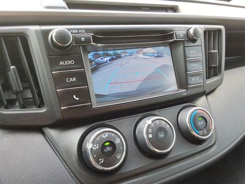 Used 2016 Toyota RAV4 LE image 31