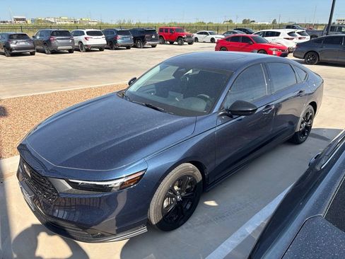 Certified 2025 Honda Accord SE image 1
