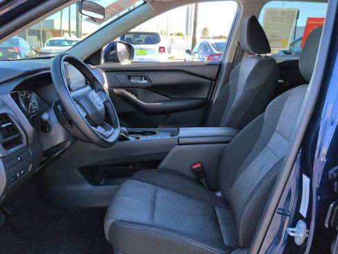 Used 2025 Nissan Rogue SV image 14