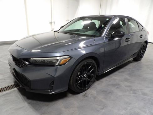 Used 2025 Honda Civic Sport image 4