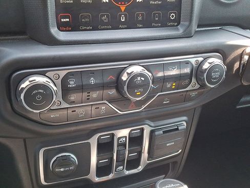 Used 2021 Jeep Gladiator Overland w/ Popular Equipment Package AWD/4WD image 18