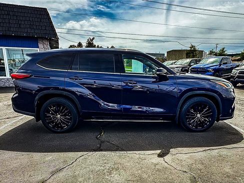 Used 2021 Toyota Highlander Platinum AWD/4WD image 10