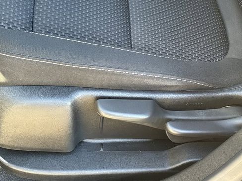 Used 2023 GMC Acadia SLE image 20