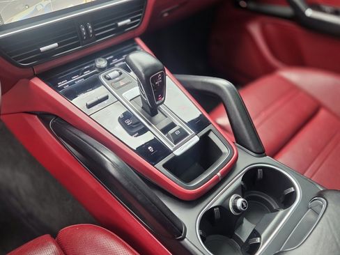 Used 2019 Porsche Cayenne S image 16