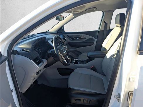 Used 2023 GMC Terrain SLT image 10