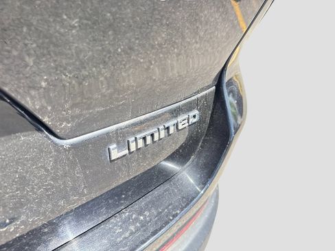 Used 2023 Jeep Grand Cherokee L Limited AWD/4WD image 10
