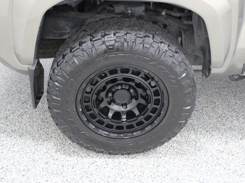Used 2024 Toyota Tacoma TRD Sport AWD/4WD image 6