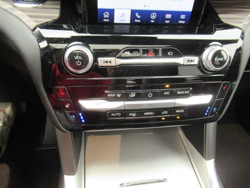 Used 2023 Ford Explorer Limited w/ Limited Technology Package AWD/4WD image 28