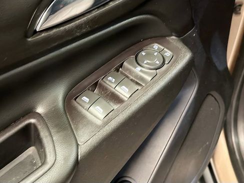 Used 2018 Chevrolet Equinox LT image 17