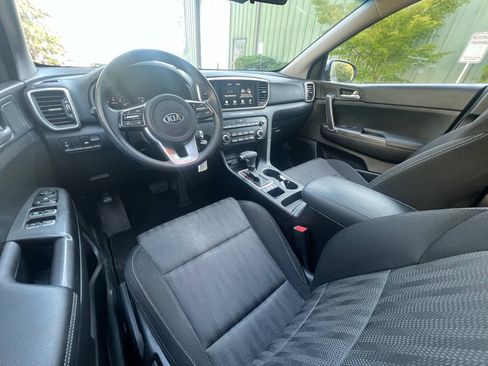 Used 2020 Kia Sportage LX AWD/4WD image 16