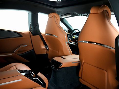 Used 2024 Ferrari Purosangue image 15
