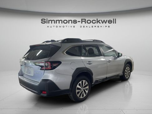 Used 2023 Subaru Outback Premium AWD/4WD image 5