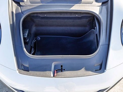 Used 2025 Porsche 911 Carrera image 31