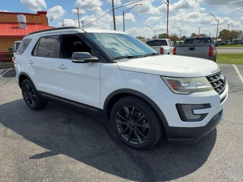 Used 2017 Ford Explorer XLT w/ Equipment Group 202A FWD image 2