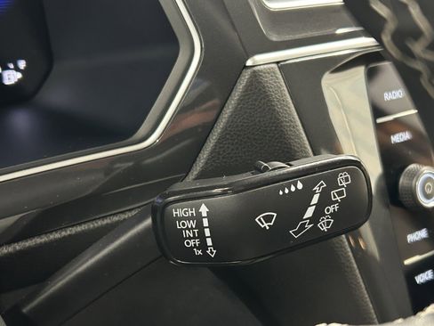 Used 2024 Volkswagen Tiguan SE image 22