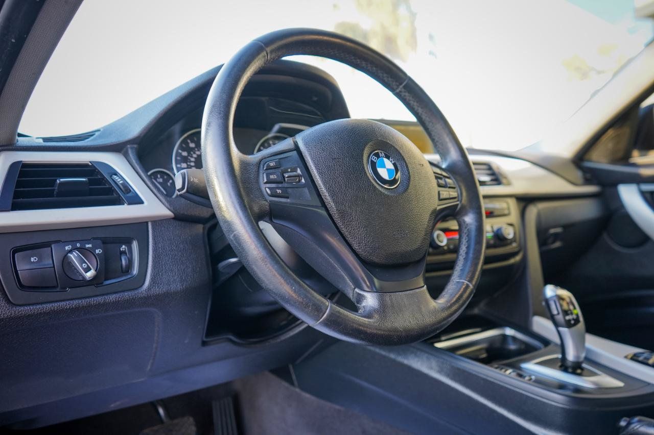 Used 2015 BMW 320i Sedan RWD image 9