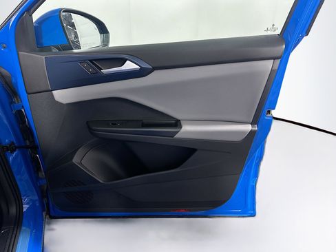 Used 2023 Volkswagen Taos SE image 31