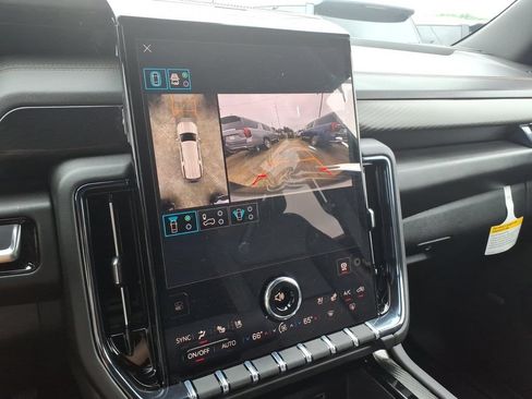 New 2026 GMC Yukon XL AT4 AWD/4WD image 22