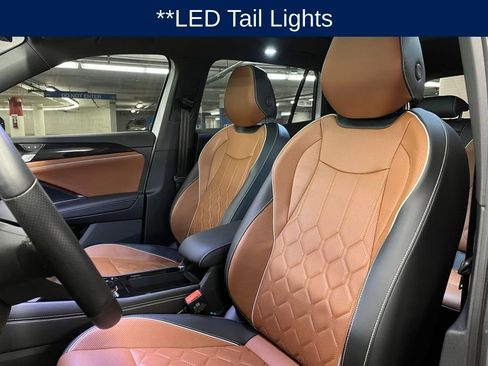Certified 2025 Volkswagen Tiguan SEL R-Line image 19