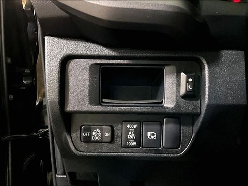 Used 2018 Toyota Tacoma TRD Off-Road w/ Technology Package image 34