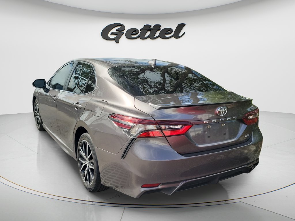 Used 2023 Toyota Camry SE w/ Cold Weather Package FWD image 4