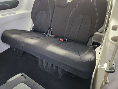Used 2023 Chrysler Voyager LX image 20
