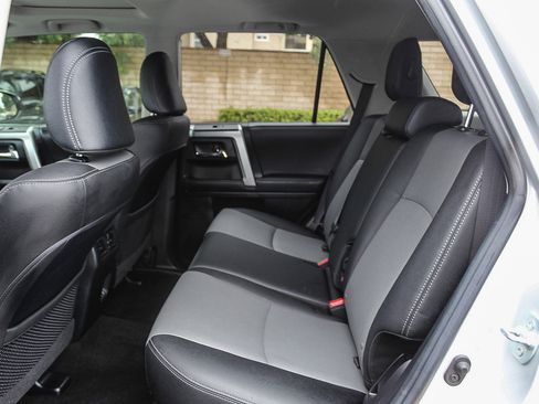 Used 2021 Toyota 4Runner SR5 Premium image 18