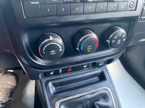 Used 2016 Jeep Patriot Latitude FWD image 18