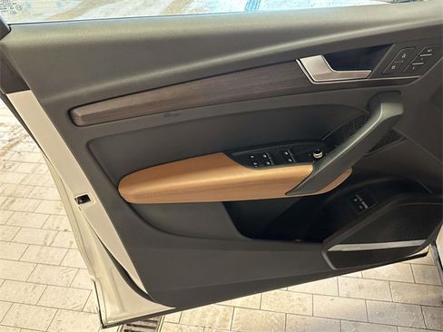 Used 2021 Audi Q5 e Premium Plus w/ Premium Plus Package image 20