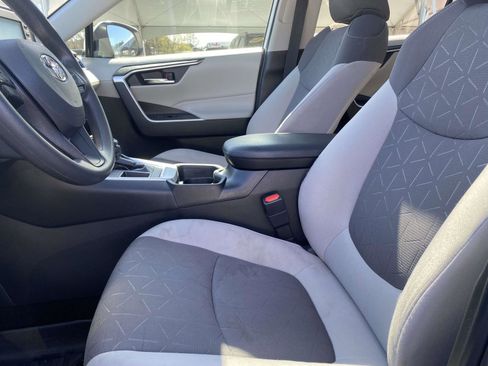 Used 2021 Toyota RAV4 XLE w/ Convenience Package FWD image 14