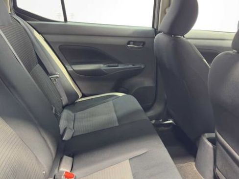 Used 2022 Nissan Versa SV FWD image 14