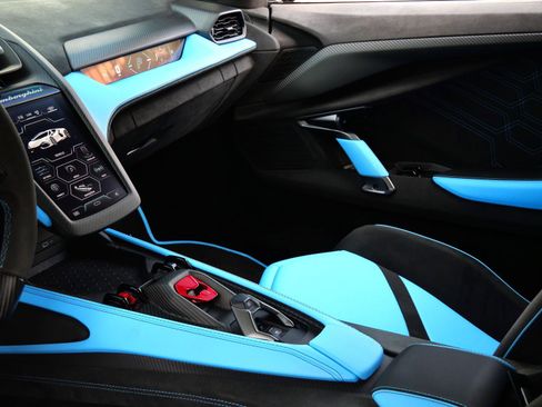 Used 2025 Lamborghini Revuelto AWD/4WD image 24