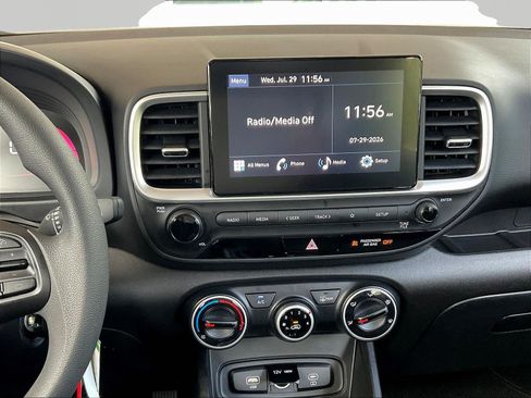 Used 2025 Hyundai Venue SE FWD image 9