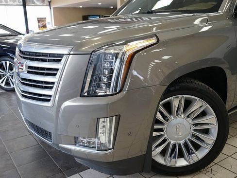 Used 2017 Cadillac Escalade Platinum image 26