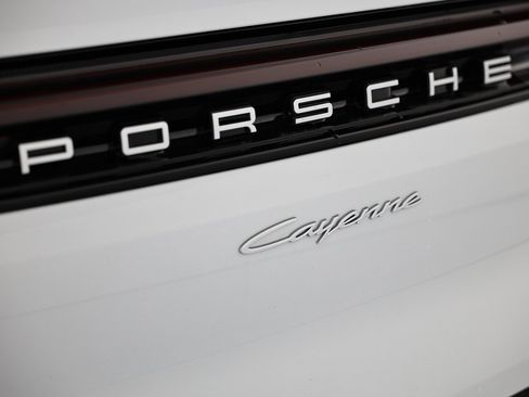 Certified 2025 Porsche Cayenne w/ Premium Package Plus image 14