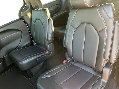 New 2026 Chrysler Pacifica Select image 22