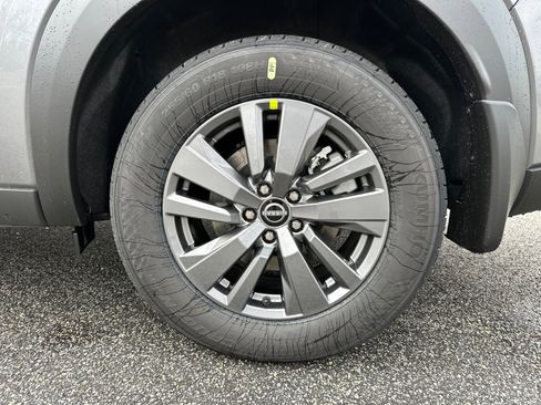 New 2025 Nissan Pathfinder SV w/ SV Premium Package image 21