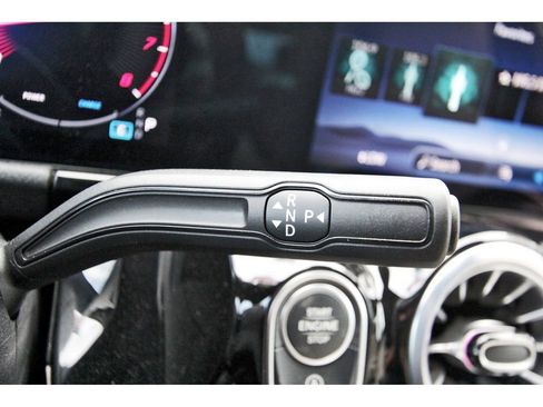 Used 2025 Mercedes-Benz GLA 250 4MATIC image 12